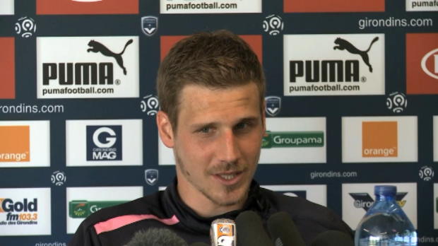 Girondins - Sertic se met au chant croate