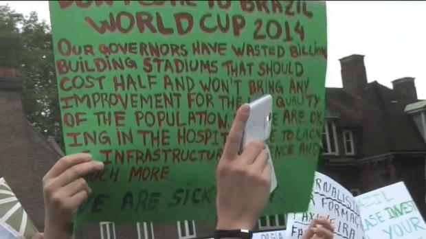 Foot : CDM 2014 - Les Brésiliens manifestent à Londres