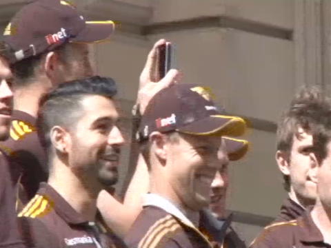Gibson extends deal until 2015