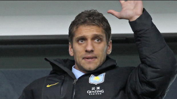 Aston Villa - Petrov tire sa r�v�rence