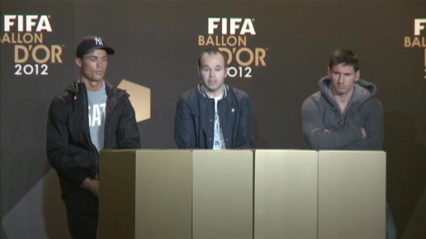 FIFA Ballon D'Or - Iniesta aux c�t�s de Messi et Ronaldo