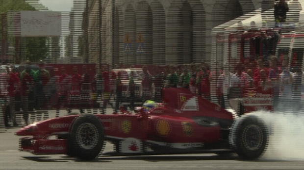 F1 - Espectacular exhibici�n de Felipe Massa en las calles de Varsovia