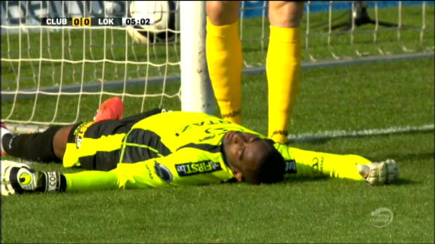 Video - Belgique, Copa Barry inconscient apr�s avoir heurt� le poteau