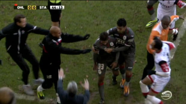 Foot : Video - Football : Le coup de poing de Carcela-Gonzalez